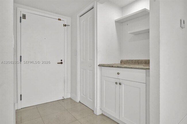 Foto del edificio - 520 Brickell Key Dr