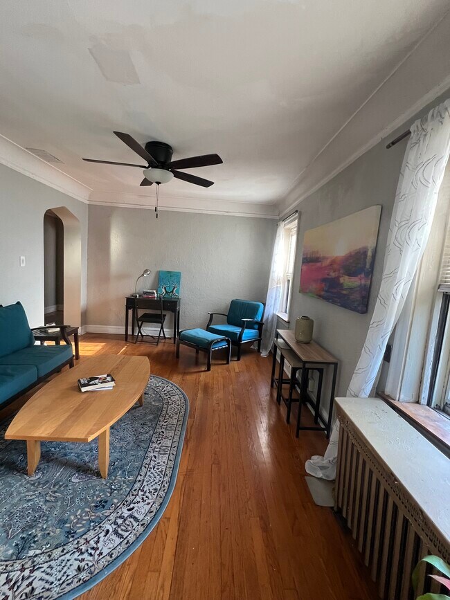 Foto del edificio - 2421 Lunt W Ave