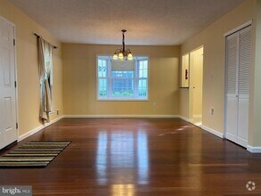 Building Photo - 64 Drewes Ct