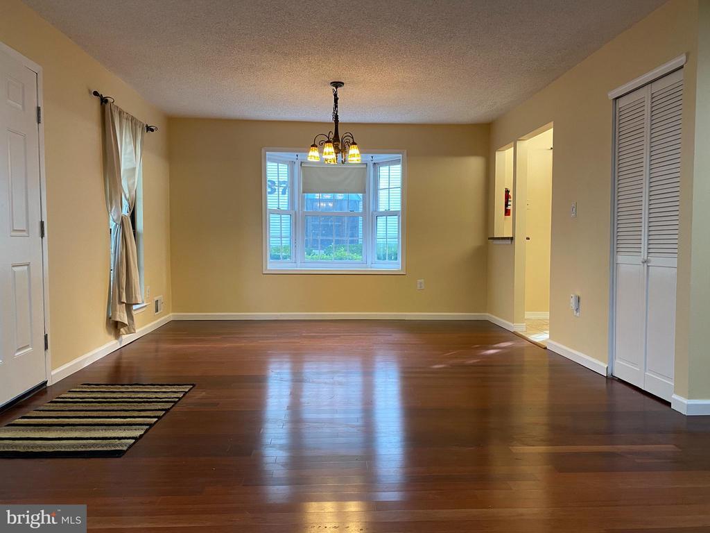 Foto principal - 64 Drewes Ct