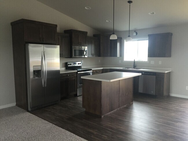 Foto del edificio - 4 Bed 3 Bath