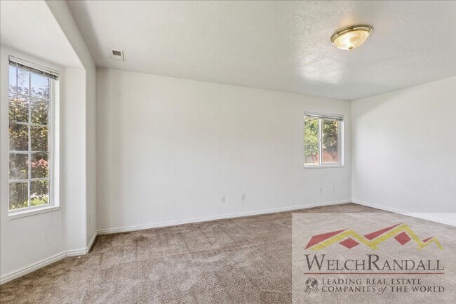 Foto del edificio - Beautiful 3 Bed 1.5 Bath Townhome in Ogden
