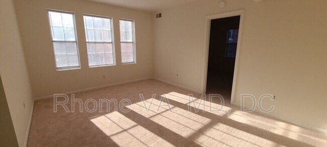 Building Photo - 1811 Key Blvd