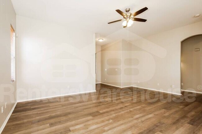 Building Photo - Beautiful 4 bed/2 bath home with a private...