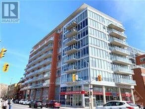 Building Photo - 354-354 Gladstone Ave