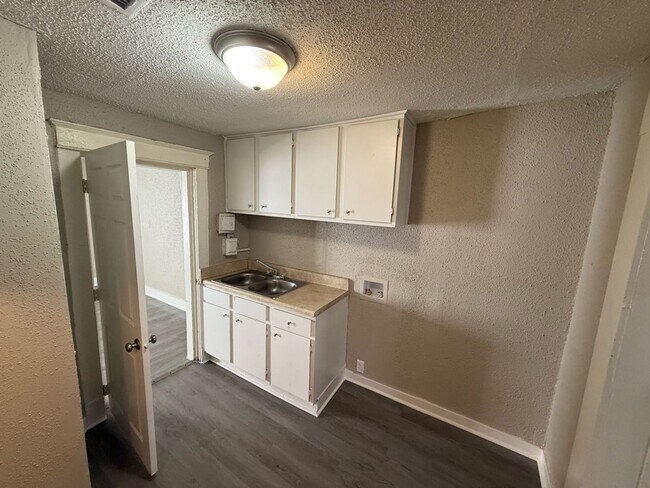 Foto del edificio - Charming 3BR Memphis Home with Bright Living Space & Backyard Retreat