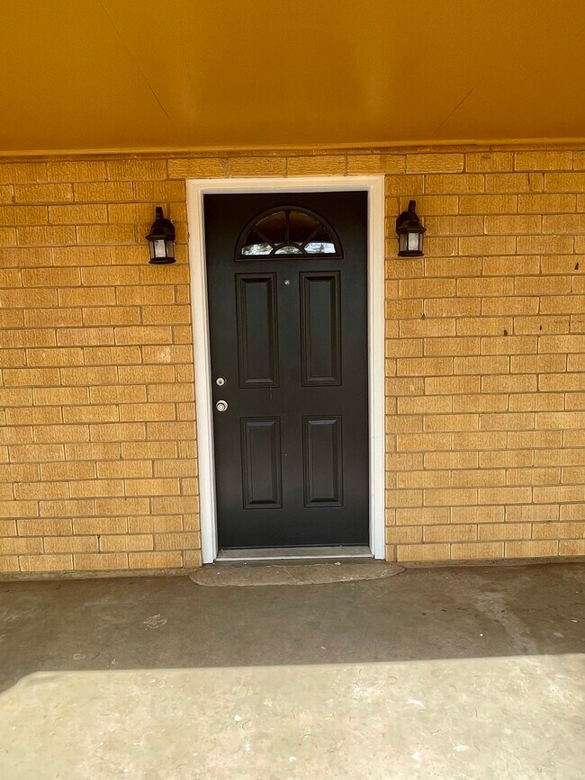 Building Photo - 102 Co Rd 4850
