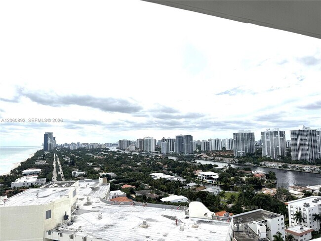Foto del edificio - 3140 S Ocean Dr