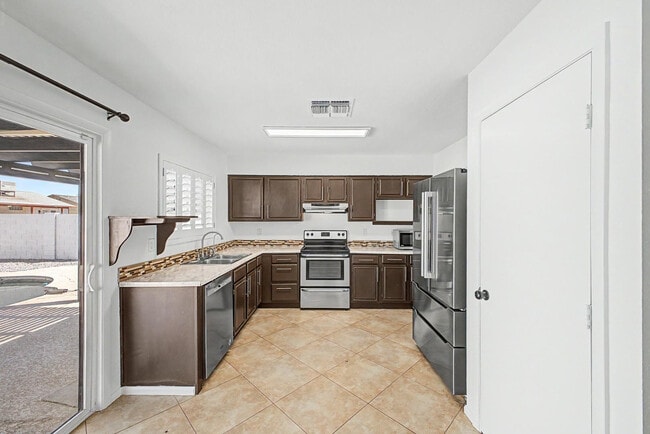 Building Photo - 18043 N 33rd Ave