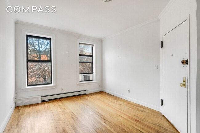 Building Photo - Sunny one bed on the cusp of Park Slope and Gowanus