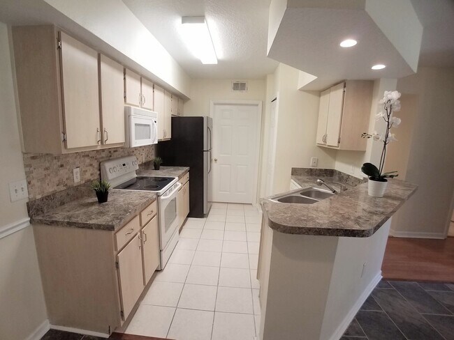 Foto del edificio - Gorgeous 2/2 condo for rent next to Waterf...