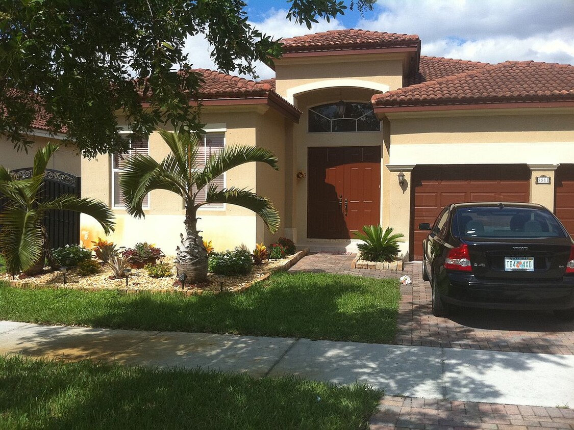 Foto principal - 8841 NW 178th St