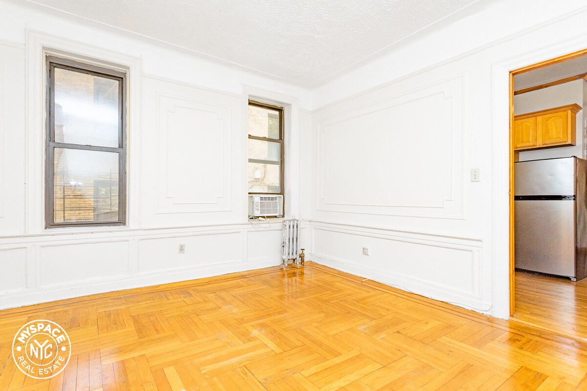 Primary Photo - 280 Crown St