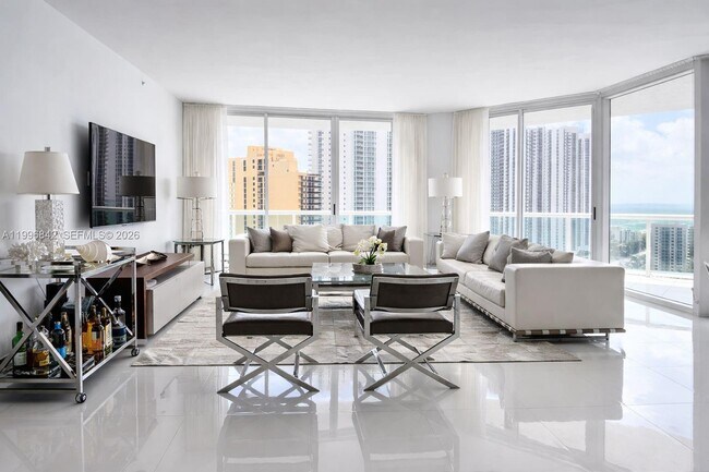 Foto del edificio - 16400 Collins Ave