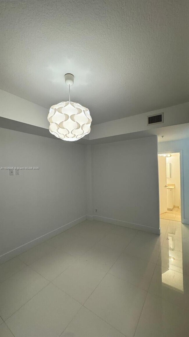 Foto del edificio - 60 SW 13th St