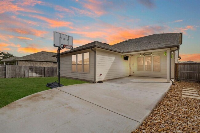 Foto del edificio - 104 Scenic Hills Cir