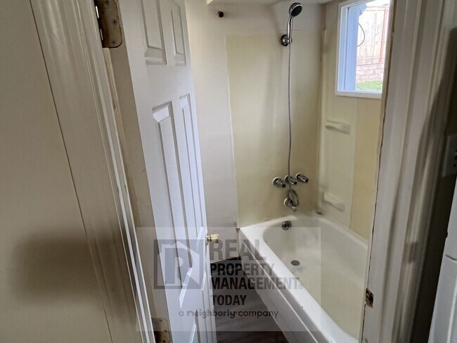 Foto del edificio - Convenient Living in Hilltop/Central Tacoma