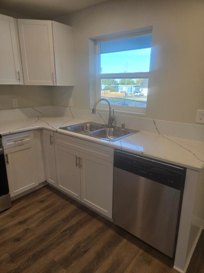 Foto del edificio - 107 Bush St