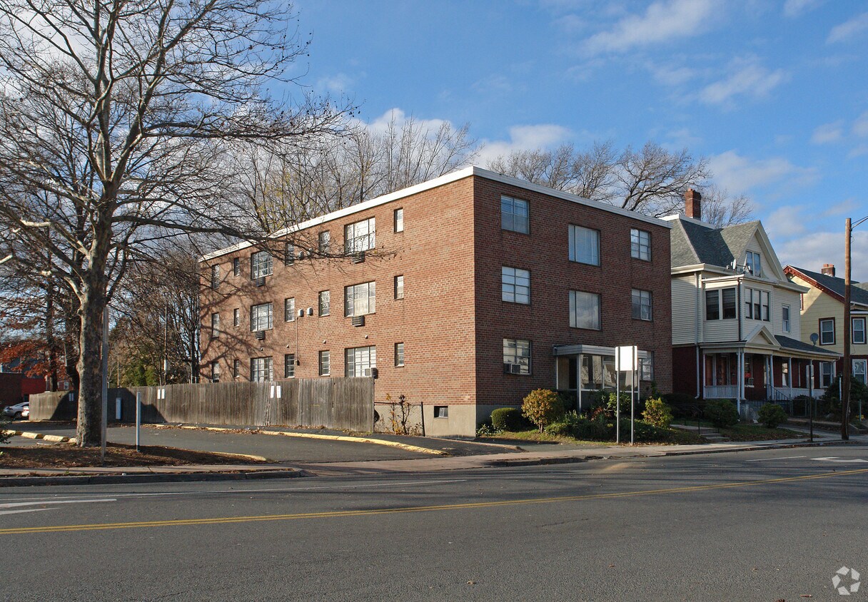 Primary Photo - 7 Sisson Ave
