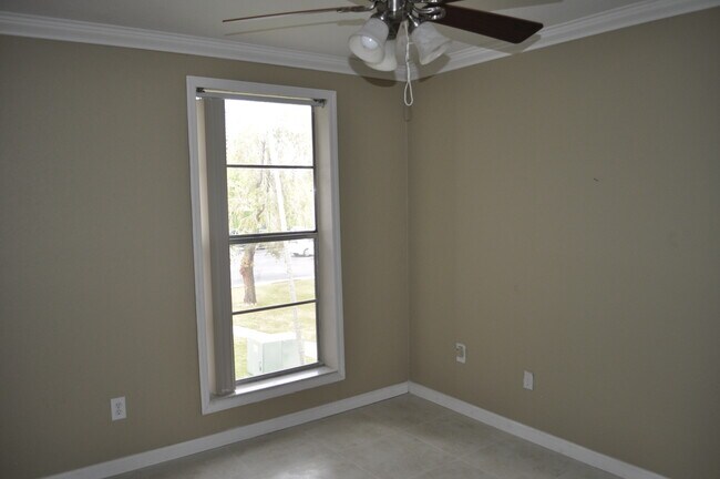 Foto del edificio - 10385 N Kendall Dr