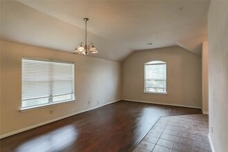 Building Photo - 1327 Maple Ace Dr