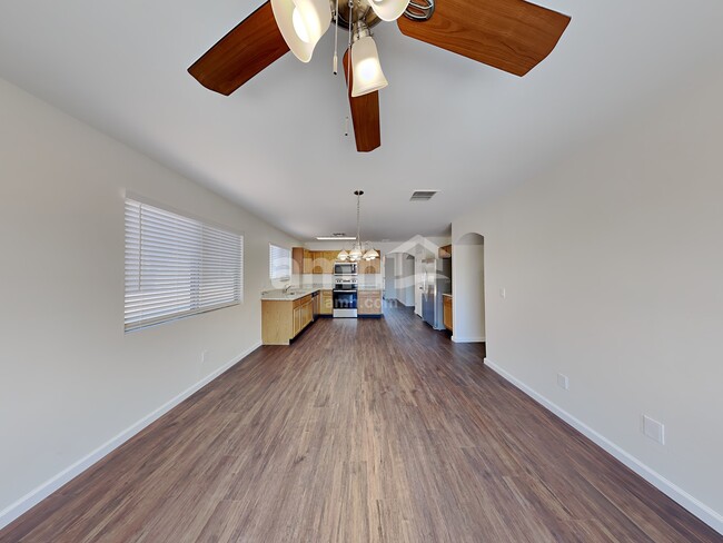 Building Photo - 729 W Firehawk Dr