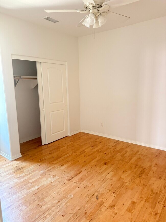 Foto del edificio - 8338 Edgewood St