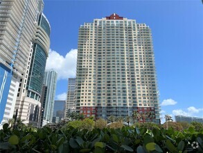 Building Photo - 1155 Brickell Bay Dr