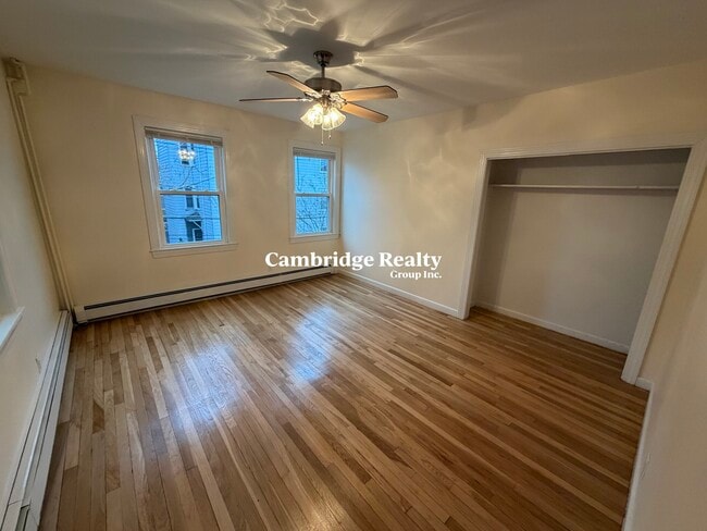 Building Photo - 67 Oak St