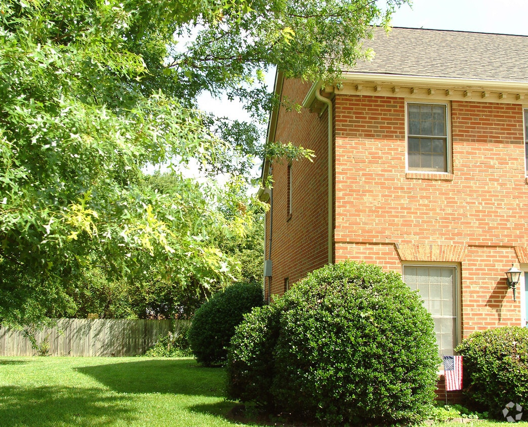 Foto del edificio - 3812 Hermitage Rd