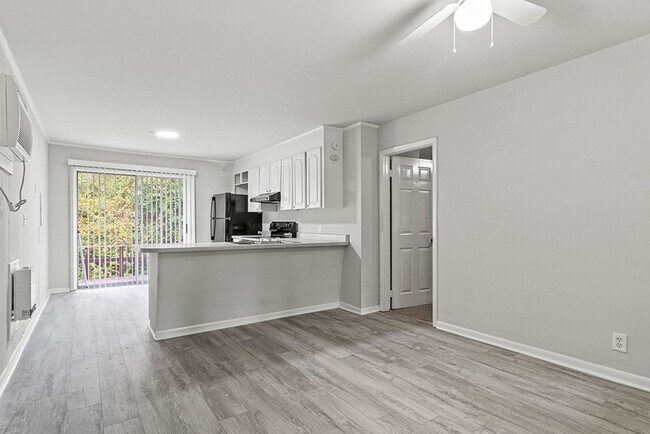 Foto del edificio - Blue Pines Apartments