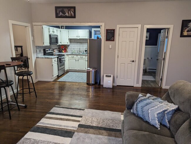 Building Photo - 105 S Main St