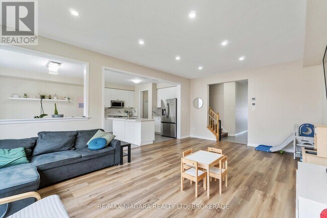 Photo du bâtiment - 8145 Blue Ash Ln