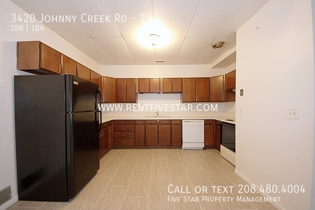 Building Photo - 2 Bedroom 1 Bathroom Apartment Across from...