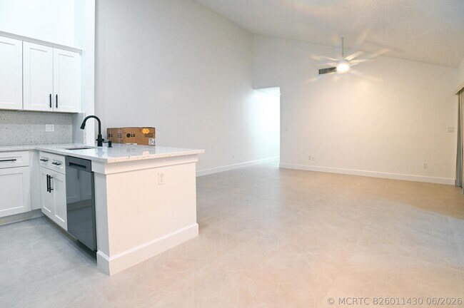 Building Photo - 1148 Summit Trail Cir