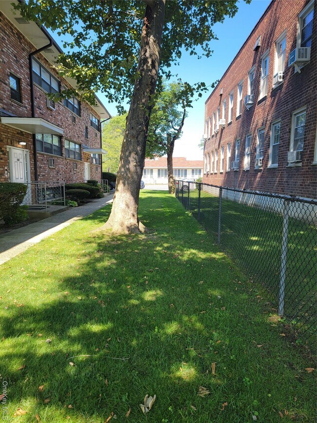 Foto del edificio - 84 Lincoln Ave