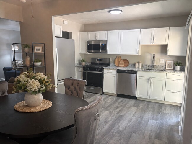 Foto del edificio - 2-Bedroom Remodeled Unit across from Lake Erie
