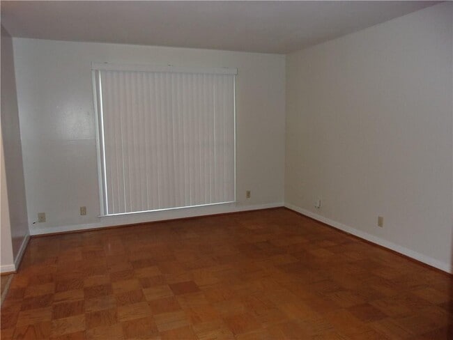 Foto del edificio - 408 N University Blvd