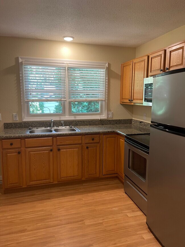 Kitchen - 804 Sherman St