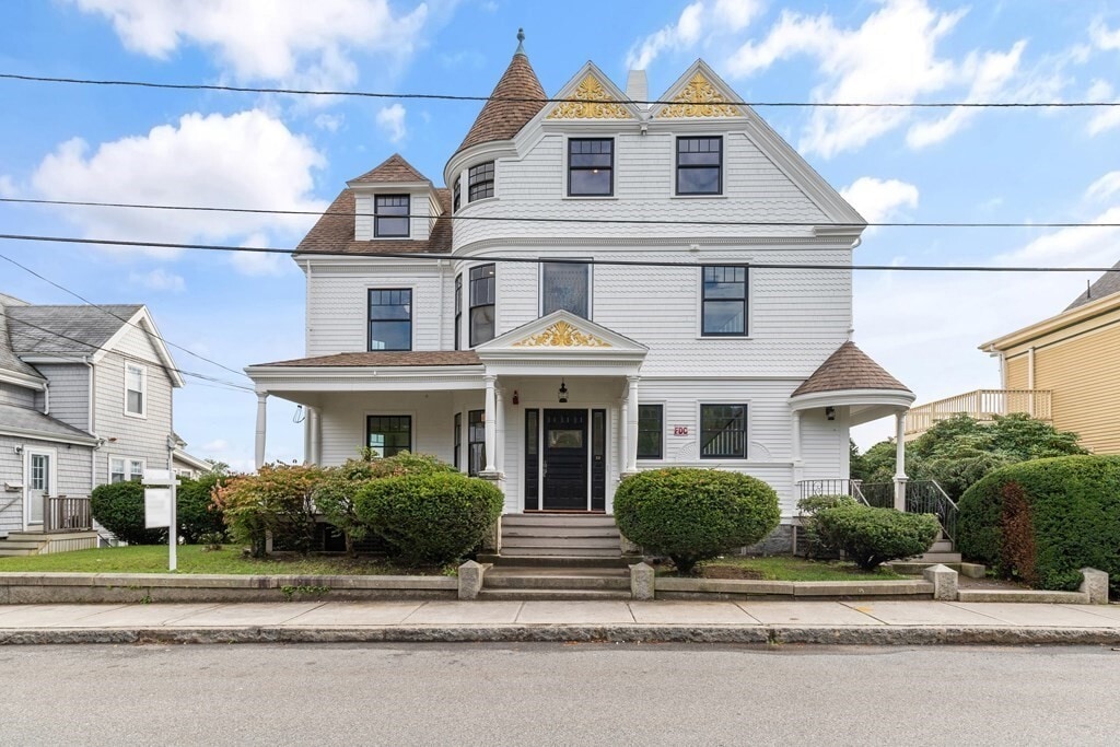 32 Beacon St Unit 3, Gloucester, MA 01930 Condo for Rent in