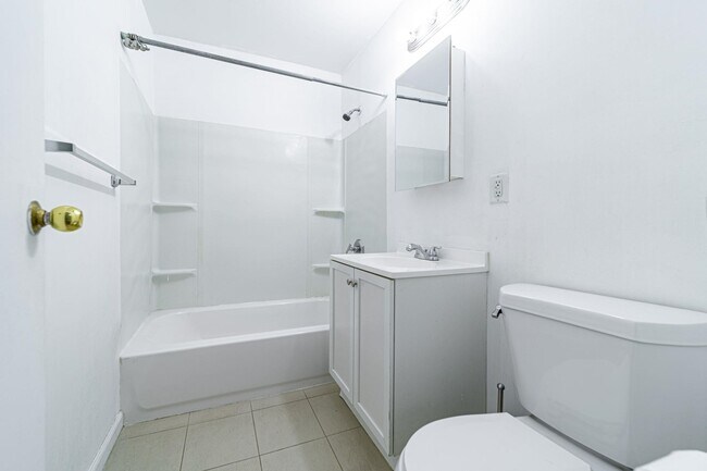 Building Photo - 227 Christopher Columbus Dr