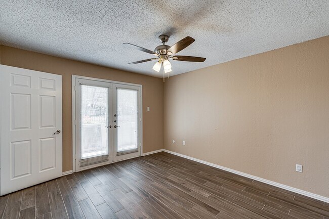 Foto del edificio - 9611 Walnut St