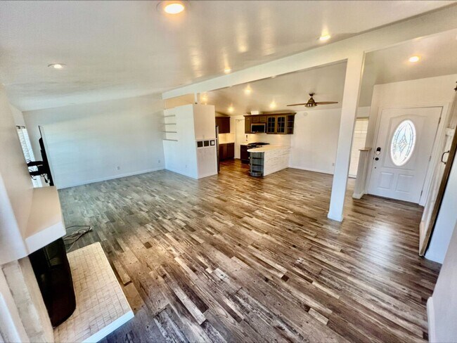 Foto del edificio - Welcome to this charming 3 bedroom, 2 bath...