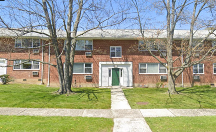 Primary Photo - 4 Beaumont Cir