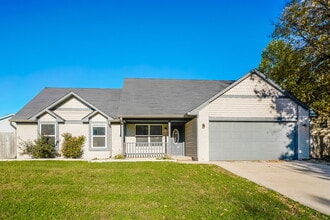 Building Photo - 6726 Oak Lake Dr