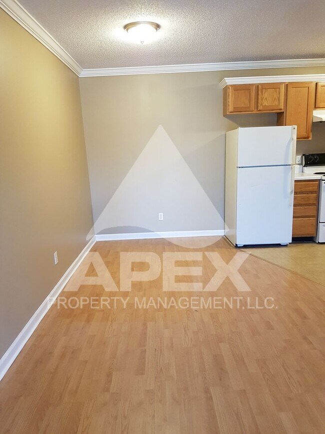 Foto del edificio - MOVE-IN SPECIAL,NO RENT TIL MAY 1ST! - NICE 3 Bd | 2 Ba Top Floor Condo in West Knoxville!