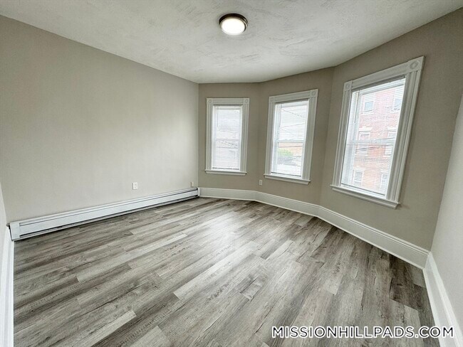 Building Photo - 57 Burrell St