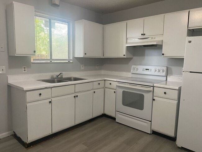 Building Photo - 5240 Westchase Court - 3