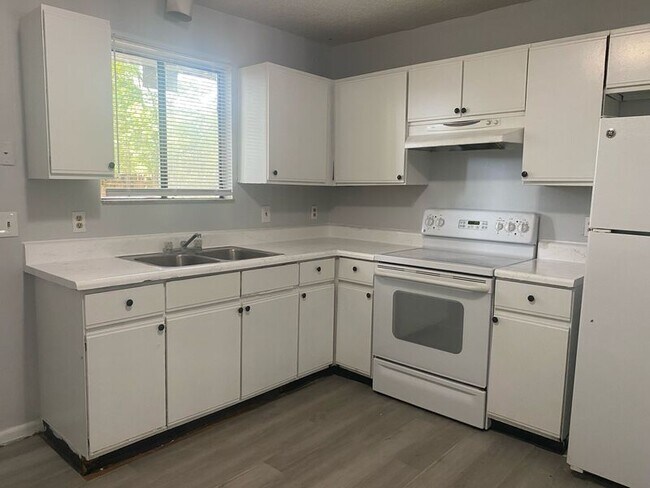 Foto del edificio - 5240 Westchase Court - 3