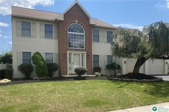Building Photo - 401 Augusta Dr E